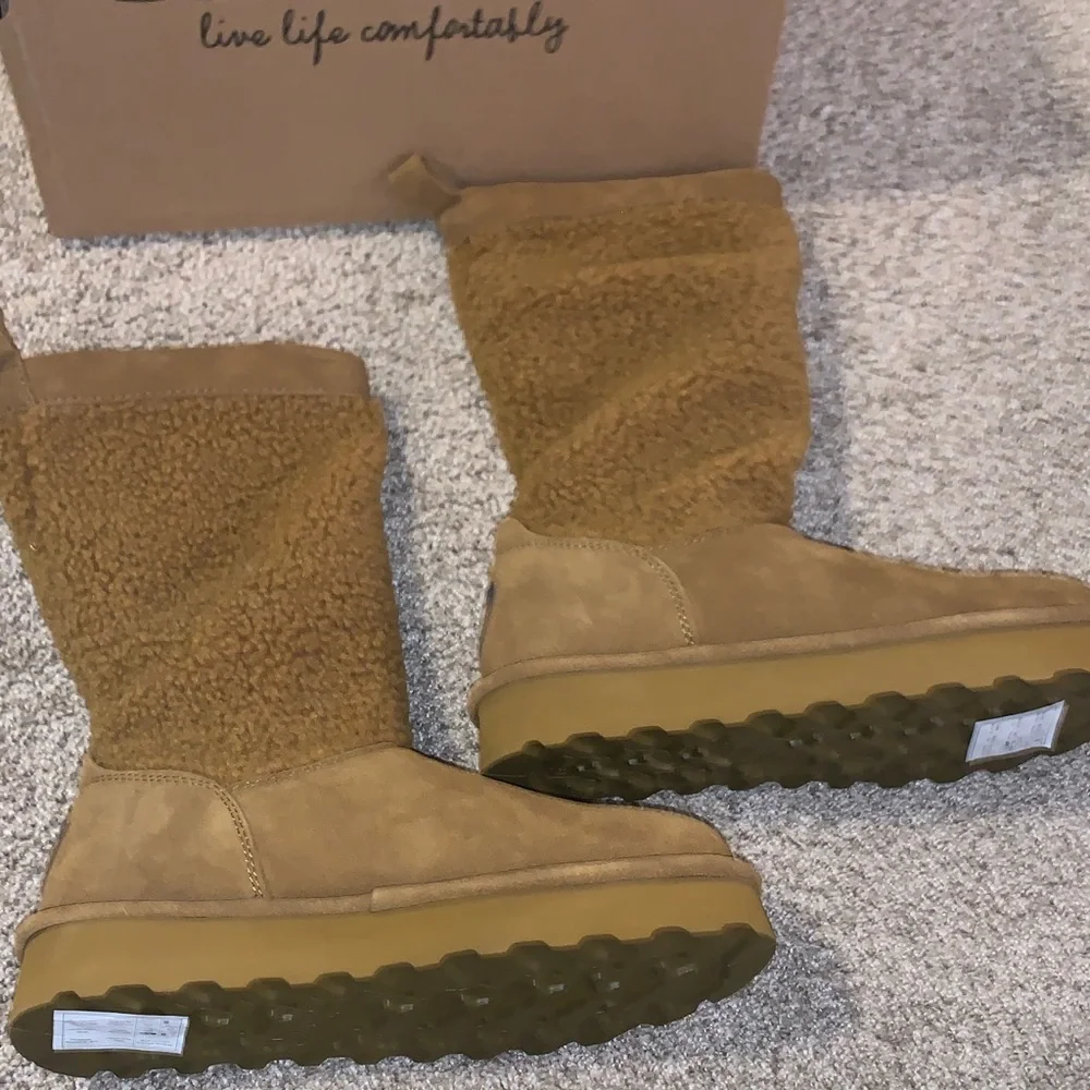 BearPaw Women's Tan Sherpa Winter Boots